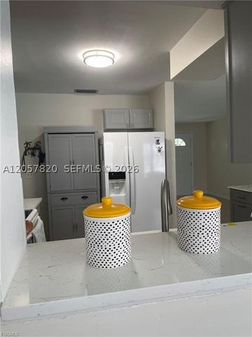 2705 SE 17TH AVE, Cape Coral, FL 33904
