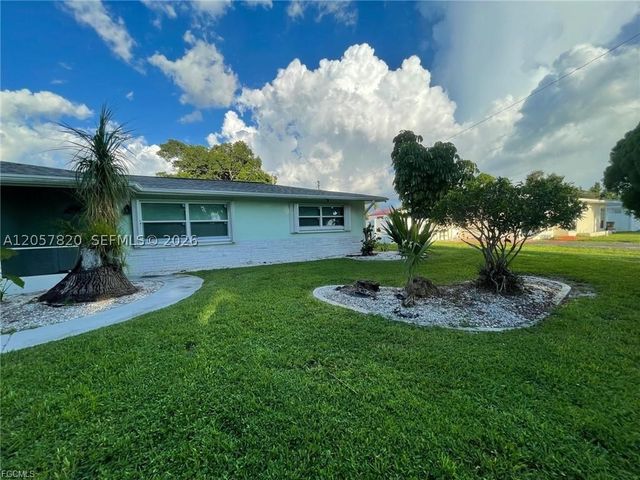 2705 SE 17TH AVE, Cape Coral, FL 33904