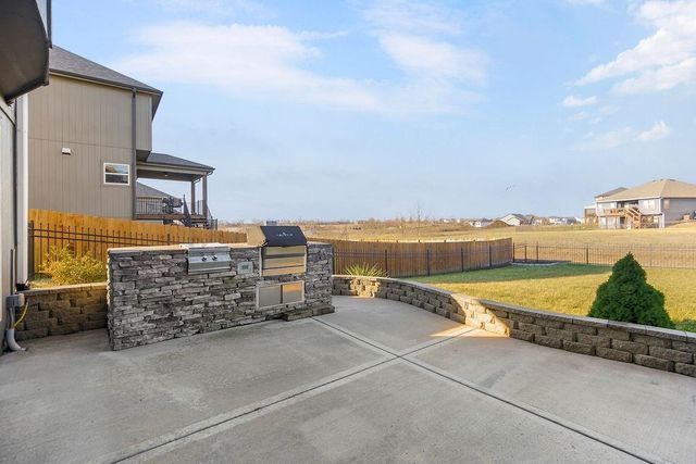 27810 E 133 rd Court, Lee's Summit, MO 64086