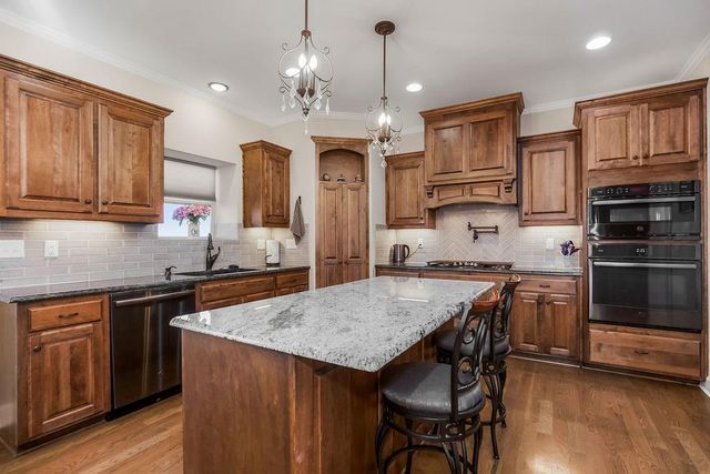 27810 E 133 rd Court, Lee's Summit, MO 64086