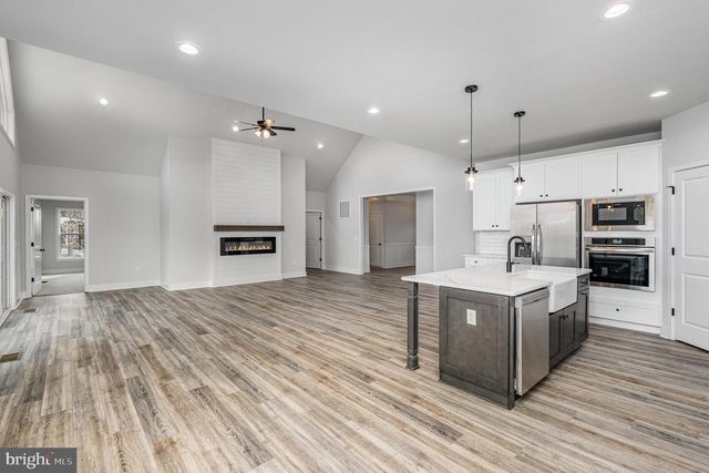 26700 DANIELS POINT DR, Unionville, VA 22567