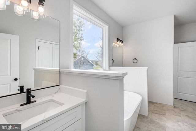 26700 DANIELS POINT DR, Unionville, VA 22567