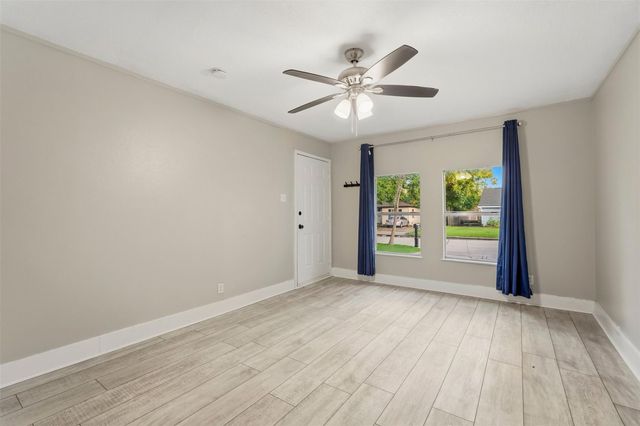 406 Gresham Street, Baytown, TX 77520