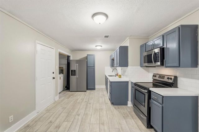 406 Gresham Street, Baytown, TX 77520