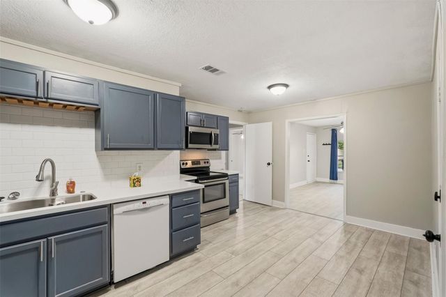 406 Gresham Street, Baytown, TX 77520
