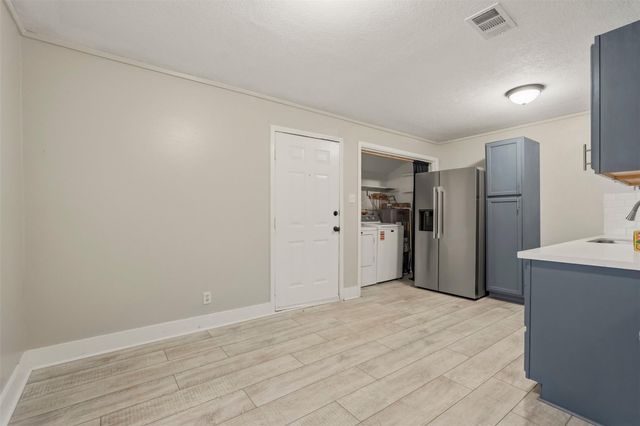 406 Gresham Street, Baytown, TX 77520