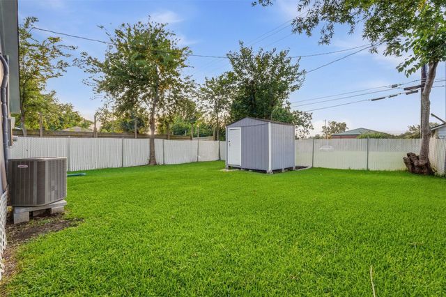 406 Gresham Street, Baytown, TX 77520