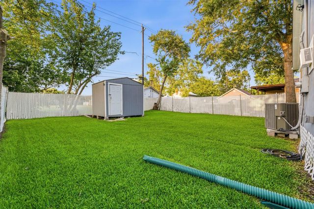 406 Gresham Street, Baytown, TX 77520
