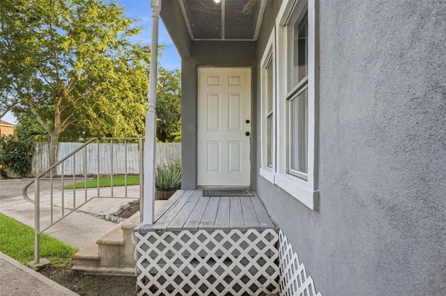 406 Gresham Street, Baytown, TX 77520