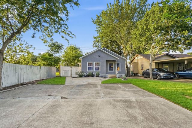 406 Gresham Street, Baytown, TX 77520