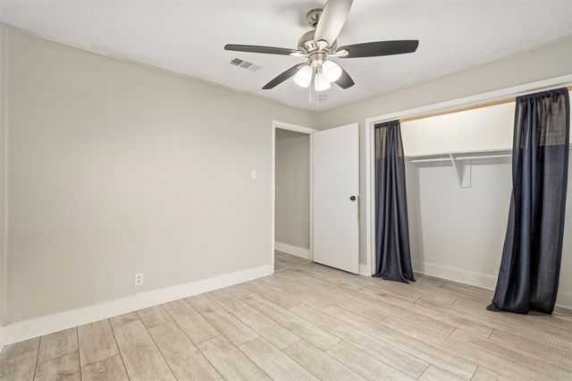 406 Gresham Street, Baytown, TX 77520