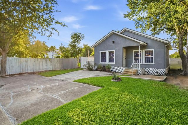 406 Gresham Street, Baytown, TX 77520
