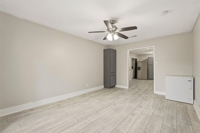 406 Gresham Street, Baytown, TX 77520