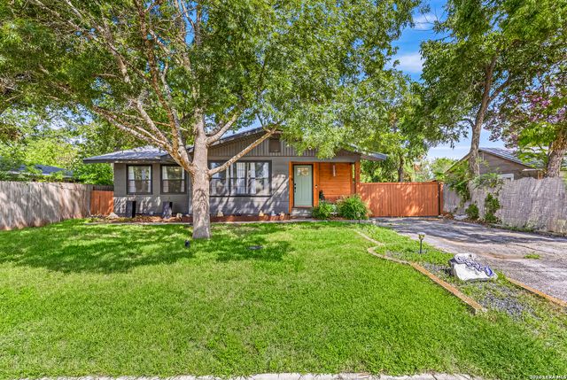 1520 W BRIDGE ST, New Braunfels, TX 78130