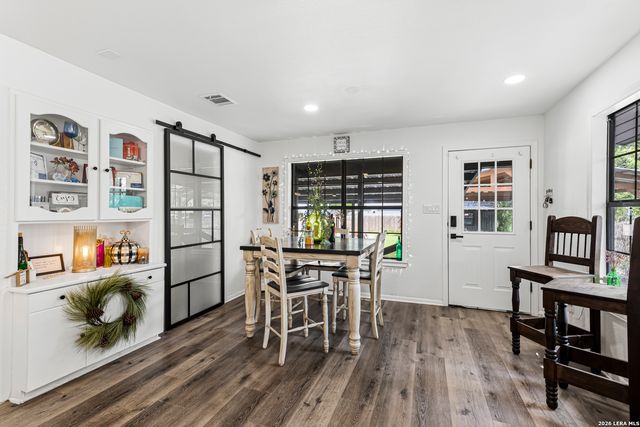 1520 W BRIDGE ST, New Braunfels, TX 78130