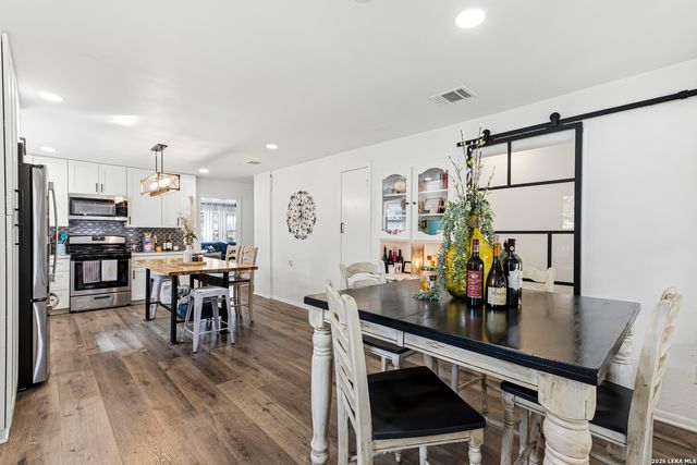 1520 W BRIDGE ST, New Braunfels, TX 78130
