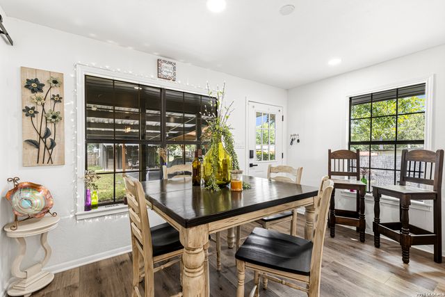 1520 W BRIDGE ST, New Braunfels, TX 78130