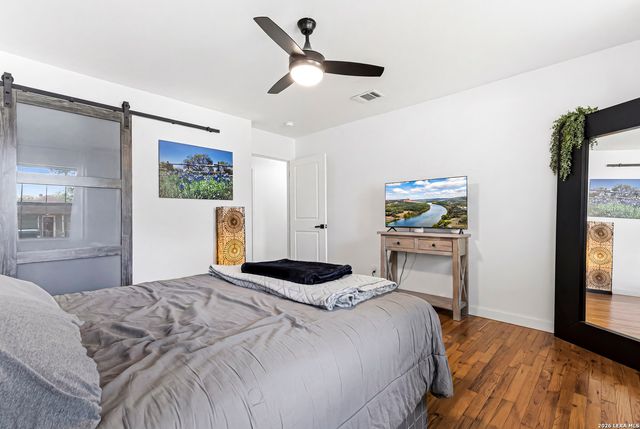 1520 W BRIDGE ST, New Braunfels, TX 78130