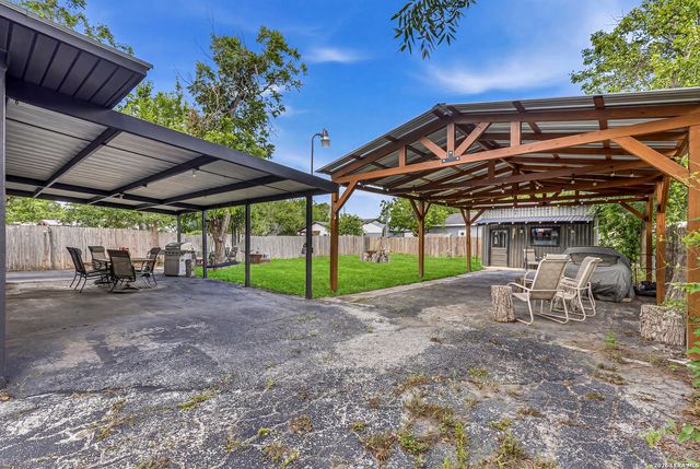 1520 W BRIDGE ST, New Braunfels, TX 78130