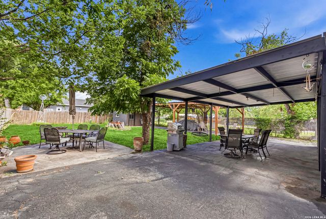 1520 W BRIDGE ST, New Braunfels, TX 78130