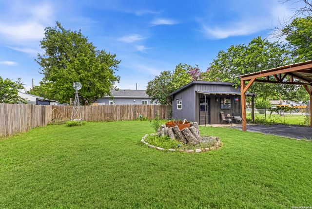 1520 W BRIDGE ST, New Braunfels, TX 78130