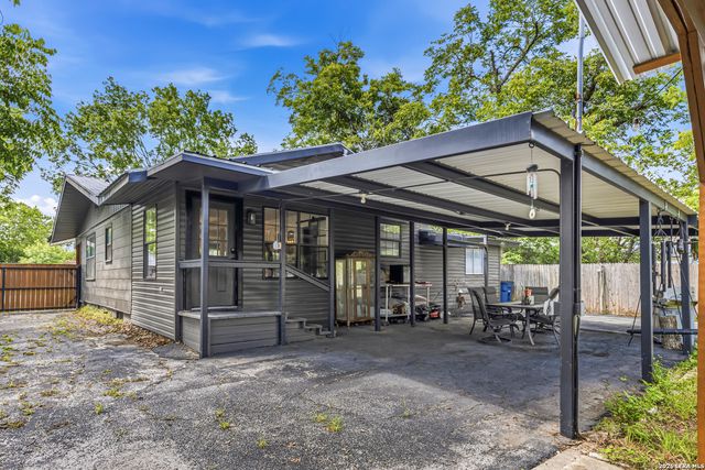 1520 W BRIDGE ST, New Braunfels, TX 78130