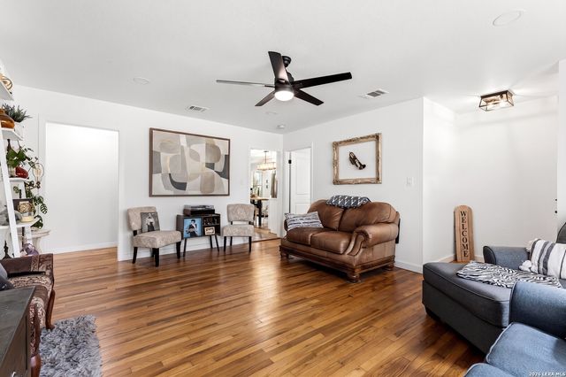 1520 W BRIDGE ST, New Braunfels, TX 78130