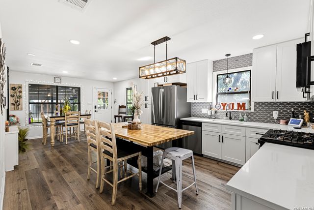 1520 W BRIDGE ST, New Braunfels, TX 78130
