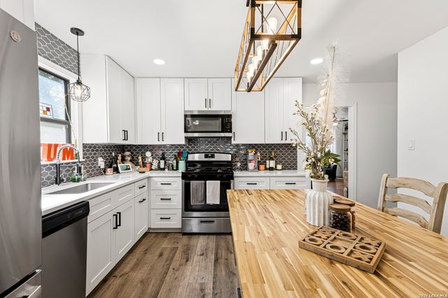 1520 W BRIDGE ST, New Braunfels, TX 78130