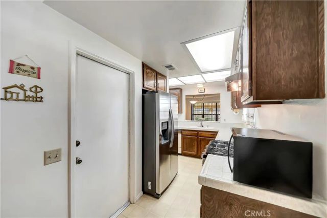 1543 W Avenue L 1, Lancaster, CA 93534