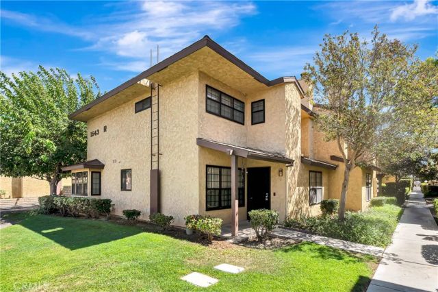 1543 W Avenue L 1, Lancaster, CA 93534