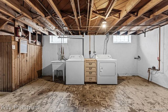 14581 Cleophus Avenue, Allen Park, MI 48101