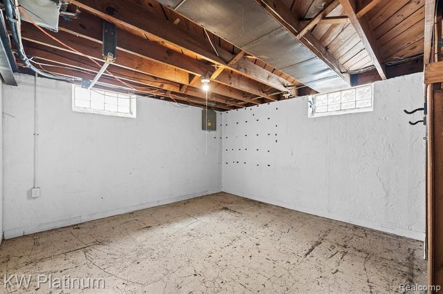 14581 Cleophus Avenue, Allen Park, MI 48101