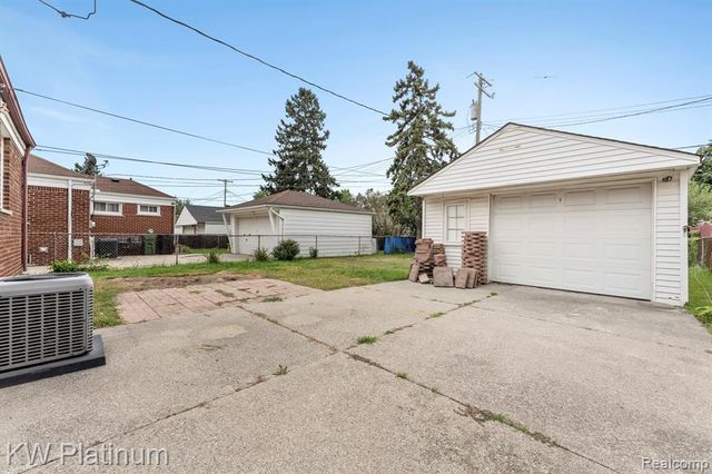 14581 Cleophus Avenue, Allen Park, MI 48101