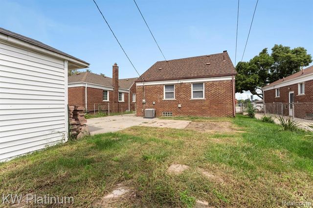 14581 Cleophus Avenue, Allen Park, MI 48101
