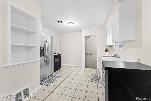 14581 Cleophus Avenue, Allen Park, MI 48101