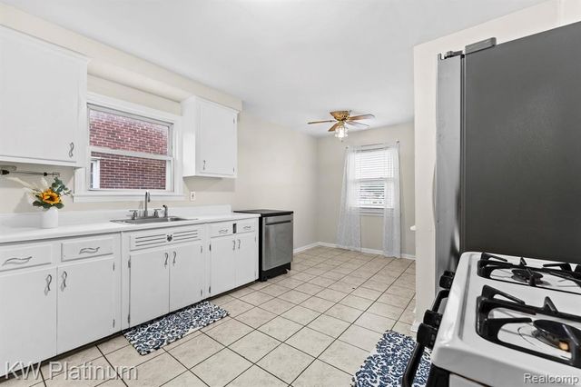 14581 Cleophus Avenue, Allen Park, MI 48101