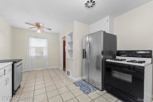 14581 Cleophus Avenue, Allen Park, MI 48101