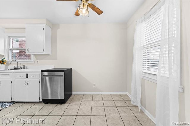 14581 Cleophus Avenue, Allen Park, MI 48101