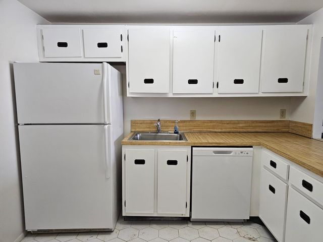 400 Leslie Dr 717, Hallandale Beach, FL 33009