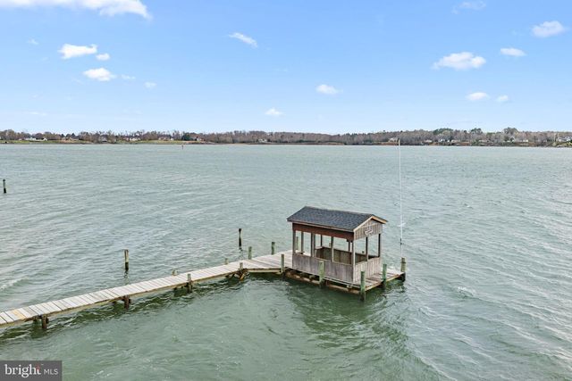 375 HICKORY POINT DR, Montross, VA 22520