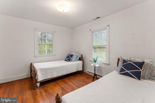 375 HICKORY POINT DR, Montross, VA 22520