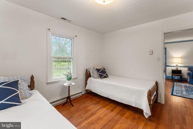 375 HICKORY POINT DR, Montross, VA 22520