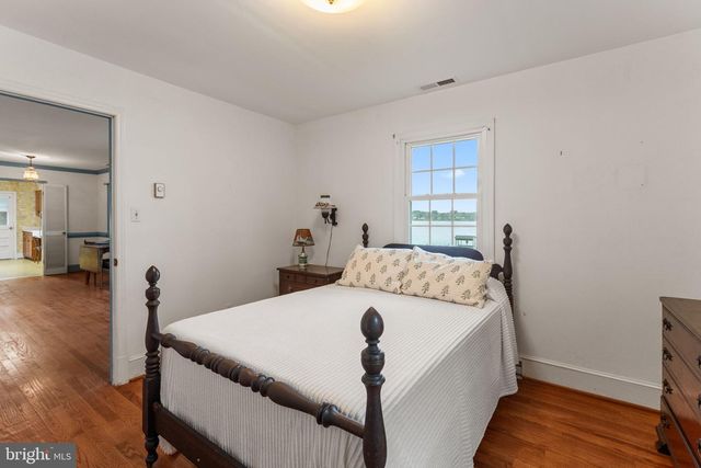 375 HICKORY POINT DR, Montross, VA 22520