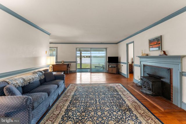 375 HICKORY POINT DR, Montross, VA 22520