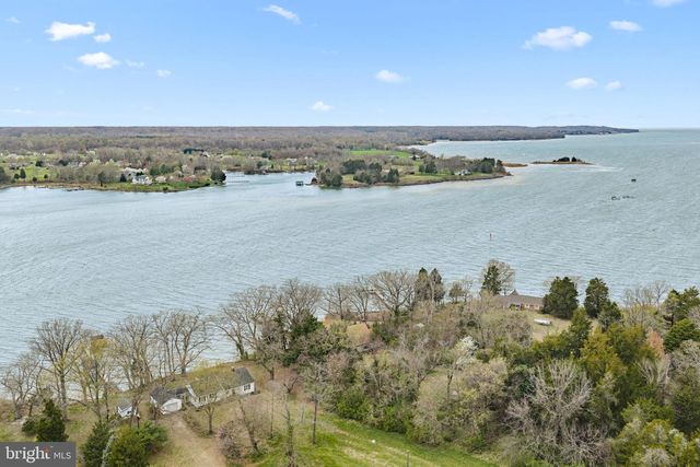 375 HICKORY POINT DR, Montross, VA 22520