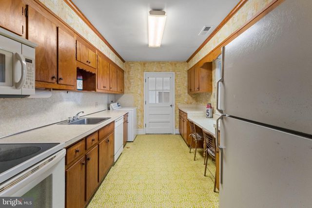 375 HICKORY POINT DR, Montross, VA 22520