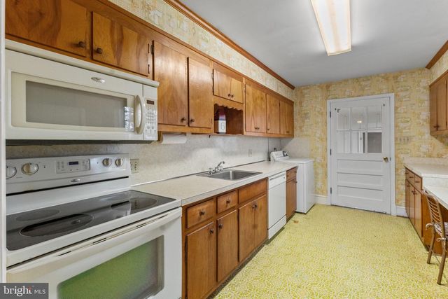 375 HICKORY POINT DR, Montross, VA 22520