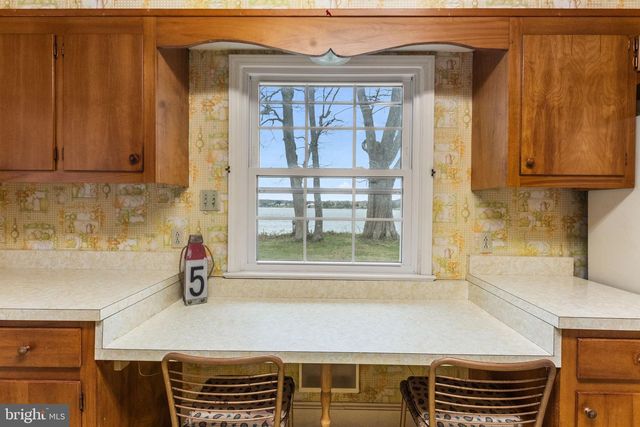 375 HICKORY POINT DR, Montross, VA 22520