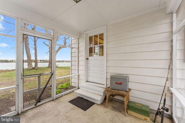 375 HICKORY POINT DR, Montross, VA 22520